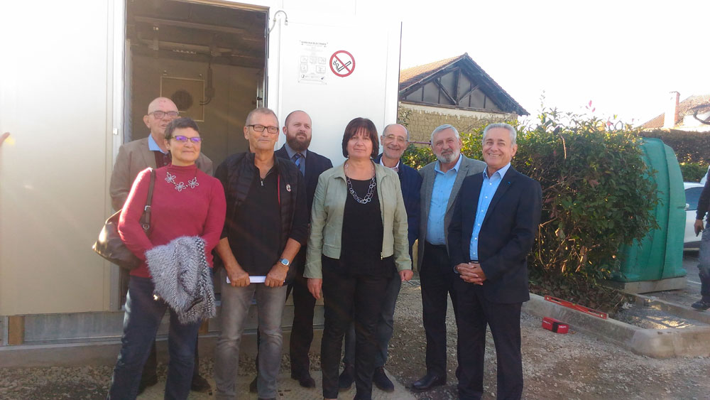 Céline Salles, présidente de la communauté de communes Astarac Arros en Gascogne, et quelques maires